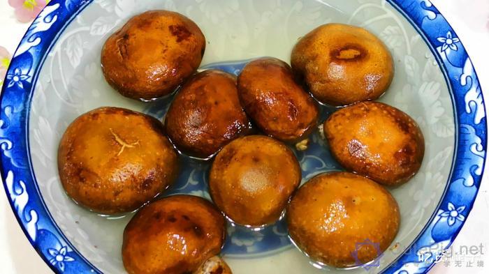 洗香菇时,切记别只用清水,多加2样,让虫卵和脏东西自动跑出来插图2 洗香菇时,切记别只用清水,多加2样,让虫卵和脏东西自动跑出来插图2