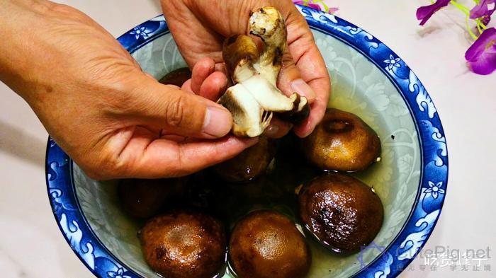 洗香菇时,切记别只用清水,多加2样,让虫卵和脏东西自动跑出来插图1 洗香菇时,切记别只用清水,多加2样,让虫卵和脏东西自动跑出来插图1